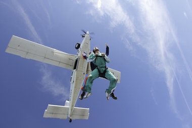 Fototapete Fallschirmsprung Flugzeug - Klicken f�r gr�ssere Ansicht